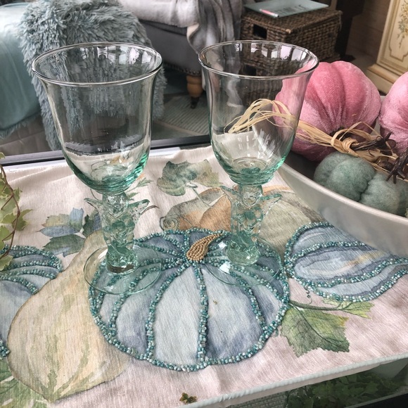 Pair of Angel Stemmed Glases - Picture 5 of 9